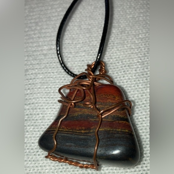 HAND CRAFTED, POLISHED AND WIRE WRAPPED STONE PENDANT - NEW NEVER WORN - Picture 3 of 3